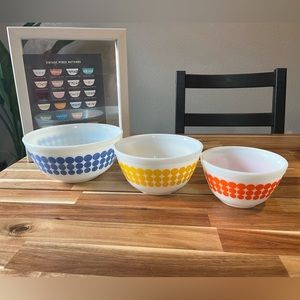Pyrex Polka Dots Mixing Bowl Set of 3